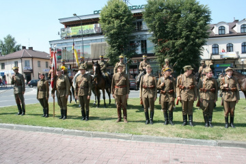 Mundurowi uczestnicy marszu