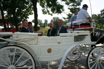 Gospodarze dożynek w dorożce