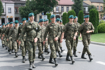 Mundurowi uczestnicy marszu