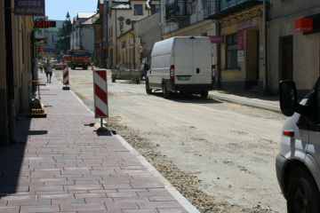 Remontowana ulica Piłsudskiego w Miechowie