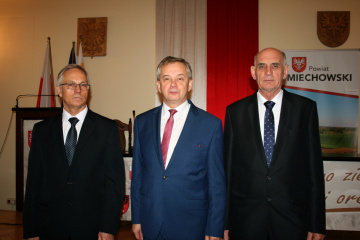 Kierownictwo rady powiatu: Jan Biesaga, Krzysztof Świerczek, Stanisław Krawiec