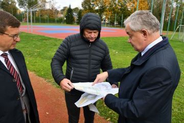 Przekazanie terenu pod budowę Hali Sportowej przy Liceum Ogólnokształcącym w Miechowie