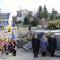 Komendanci powiatowi i poczty sztandarowe samorządów, szkół i organizacji