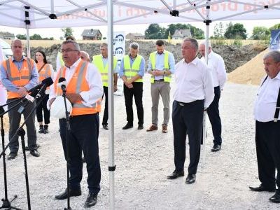 Minister Andrzej Adamczyk zainaugurował budowę odcinka S7 Moczydło - Miechów