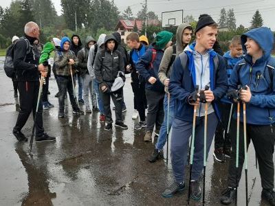 Młodzież biorąca udział w Marszu Tafisa w Miechowie