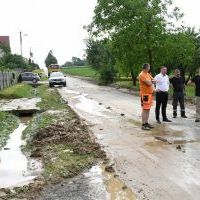 Wicestarosta Paweł Osikowski na wizji lokalnej w Pstroszycach I