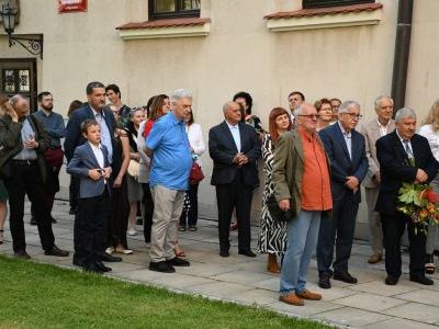 Goście wernisażu Marka Hołdy w Galerii BWA U Jaksy