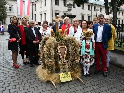 Starosta Miechowski z reprezentacją dożynkową Gminy Miechów