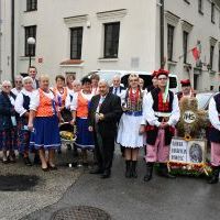 Starostowie Powiatu Miechowskiego z reprezentacją dożynkową Gminy Kozłów