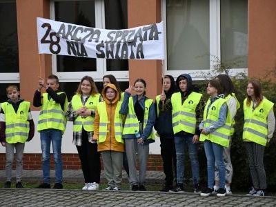 Uczniowie Szkoły Podstawowej w Dziaduszycach gotowi do akcji Sprzątania Świata