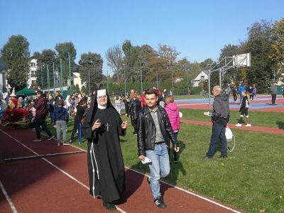 Siostra Benedykta Majzner, Kierownik Hospicjum w Miechowie zainaugurowała bieg charytatywny