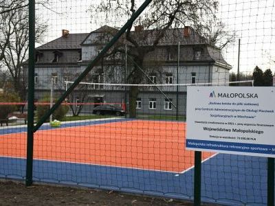 Boisko przy CAPS w Miechowie zrealizowane z projektu „Małopolska infrastruktura rekreacyjno-sportowa - MIRS” 2021