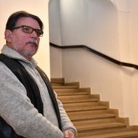 Jerzy Tabaka - miechowski kolekcjoner sztuki udostępnił obrazy na wystawę w Muzeum Ziemi Miechowskiej