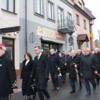 Przemarsz z miechowskiego cmentarza na Rynek w 159. rocznicę bitwy miechowskiej