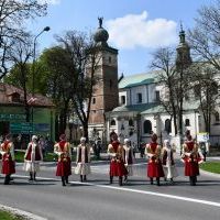 Miechowskie obchody 231. rocznicy uchwalenia Konstytucji 3 Maja - polonez w wykonaniu Zespołu Tańca 