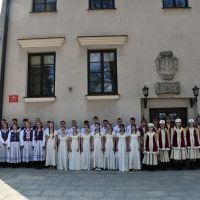 Miechowskie obchody 231. rocznicy uchwalenia Konstytucji 3 Maja - pamiątkowa fotografia Zespołu Tańca 