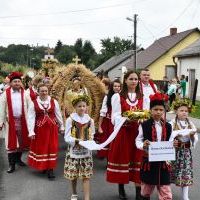 Różne pokolenia kultywują tradycje dożynkowe w Powiecie Miechowskim