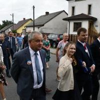 Przewodniczący, Radni Powiatu Miechowskiego, lokalni mieszkańcy i goście dożynek powiatowych