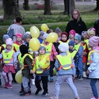 20. Pola Nadziei w Miechowie - przedszkolaki szykują się do sadzenia żonkili