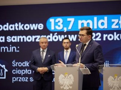 Wojewoda Małopolski Łukasz Kmita przekazuje dodatkowe środki samorządom