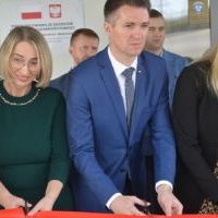 Przecięcie wstęgi na otwarciu Centrum Wsparcia Osób Niepełnosprawnych i ich Rodzin w Strzeżowie II