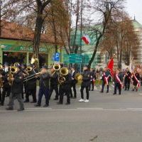 104. Rocznica Odzyskania Niepodległości - przemarsz wokół Rynku w Miechowie