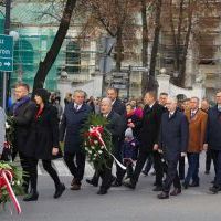 104. Rocznica Odzyskania Niepodległości - przemarsz wokół Rynku w Miechowie z udziałem m.in. samorządowców