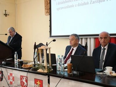 Starosta Jacek Kobyłka przedkłada sprawozdania z działalności Zarządu przed Prezydium i Radą Powiatu Miechowskiego
