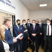 Ministrowie, samorządowcy i goście na otwarciu rezonansu w miechowskim szpitalu