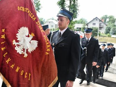 100-lecie OSP Wielkanoc - wprowadzenie do Kościoła NMP w Gołczy