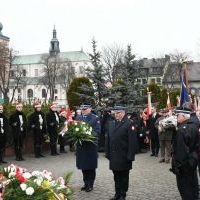 160. rocznica bitwy miechowskiej - kwiaty składają komendanci powiatowi policji i straży pożarnej