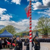 Powiatowe Święto Strażaka Miechów 2023 - wciągnięcie flagi na maszt