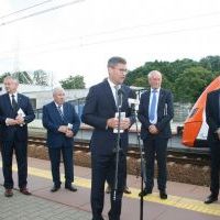 Burmistrz Dariusz Marczewski dziękuje za inicjatywę nadania imienia pociągowi 
