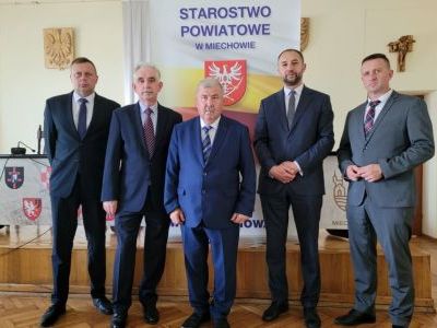 Zarząd Powiatu Miechowskiego (od lewej): Wojciech Domagała, Piotr Grządziel, starosta Jacek Kobyłka, Rafał Pawlik, wicestarosta Paweł Osikowski