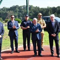 Włodarze Powiatu Miechowskiego i komendanci służb na otwarciu roku szkolnego w Zagorzycach