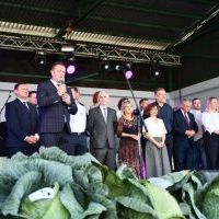 Wicestarosta Paweł Osikowski w Charsznicy dziękuje rolnikom za ich trud