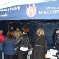 Przysięga 11 MBOT - stoisko KPP Miechów