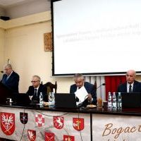 Prezydium i Starosta Powiatu Miechowskiego na sesji rolniczej