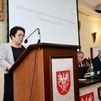 Skarbnik Powiatu Miechowskiego Teresa Florek przedstawia projekt uchwały budżetowej na 2024 rok