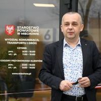 Naczelnik Roman Wąwoźny dziękuje władzom Powiatu Miechowskiego za nowy Wydział Komunikacji, Transportu i Dróg