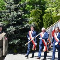 Miechowskie Święto Uchwalenia Konstytucji 3 Maja - wejście pod Pomnik z Orłem