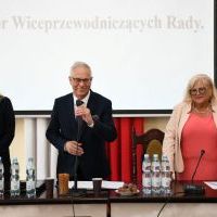 Nowe prezydium Rady Powiatu Miechowskiego: Jan Biesaga (w środku), Anna Dróżdż (po lewej), Regina Siudak (po prawej)