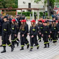 Powiatowy Dzień Strażaka - przemarsz młodzieżówek w Parku w Miechowie