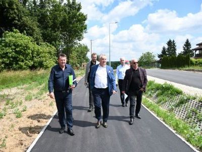 Zarząd Powiatu Miechowskiego na rozbudowanej drodze powiatowej Zygmuntów-Opacz