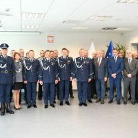 Pamiątkowe zdjęcie z okazji odwołania i powołania komendantów KPP Miechów