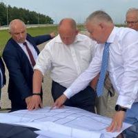 Wojewoda Małopolski zapoznaje się z planami budowy Parku Technologicznego w Książu Wielkim