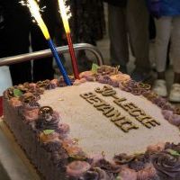 Jubileuszowy tort z okazji 30-lecia DPS 