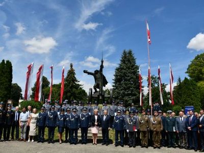 Obchody związane ze 105 rocznicą utworzenia Policji Państwowej - zdjęcie grupowe