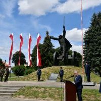 W czasie wystąpienia Starosta podkreślił, że w trakcie służby funkcjonariusze są zmuszeni narażać swoje zdrowie, a niekiedy nawet życie, przez co służba ta jest wyjątkowa i wymaga ogromnego poświęcenia. 