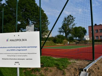 Nowe boisko w Zagorzycach w ramach projektu pn. „Małopolska infrastruktura rekreacyjno - sportowa - MIRS”. 